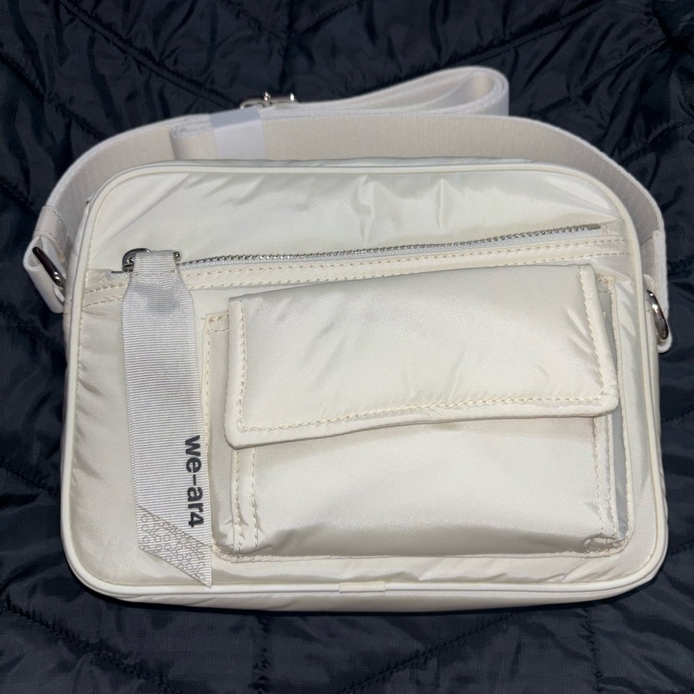 We-ar4 handbag